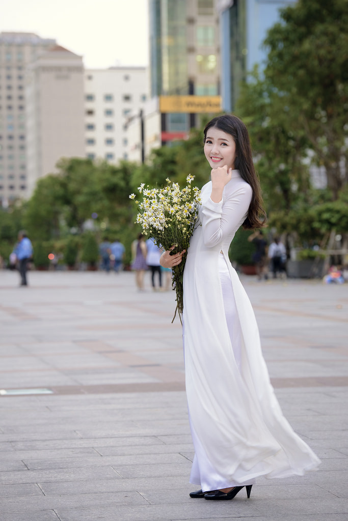 女员工的付出中字